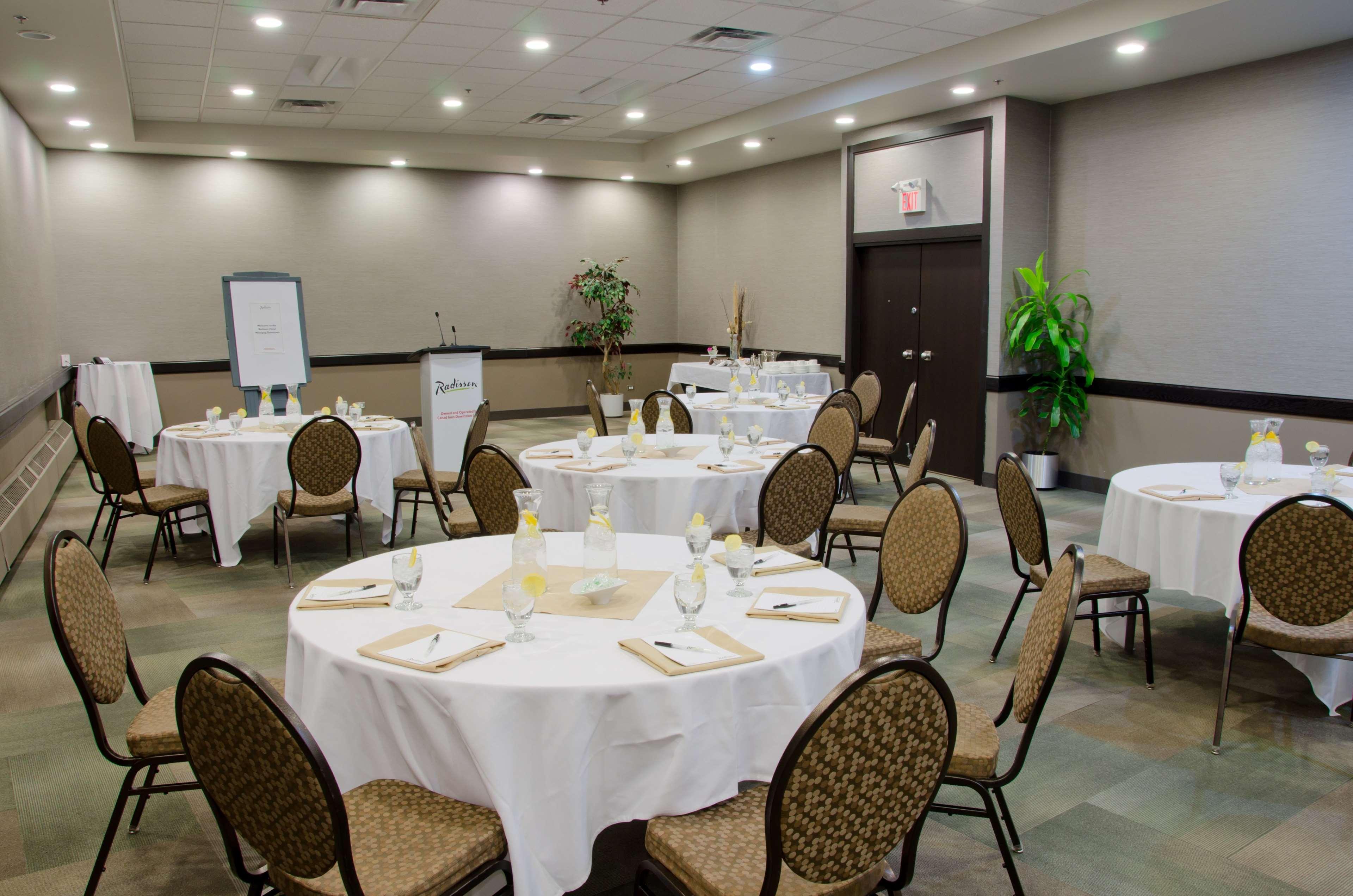 Radisson Hotel Winnipeg Downtown Exterior photo