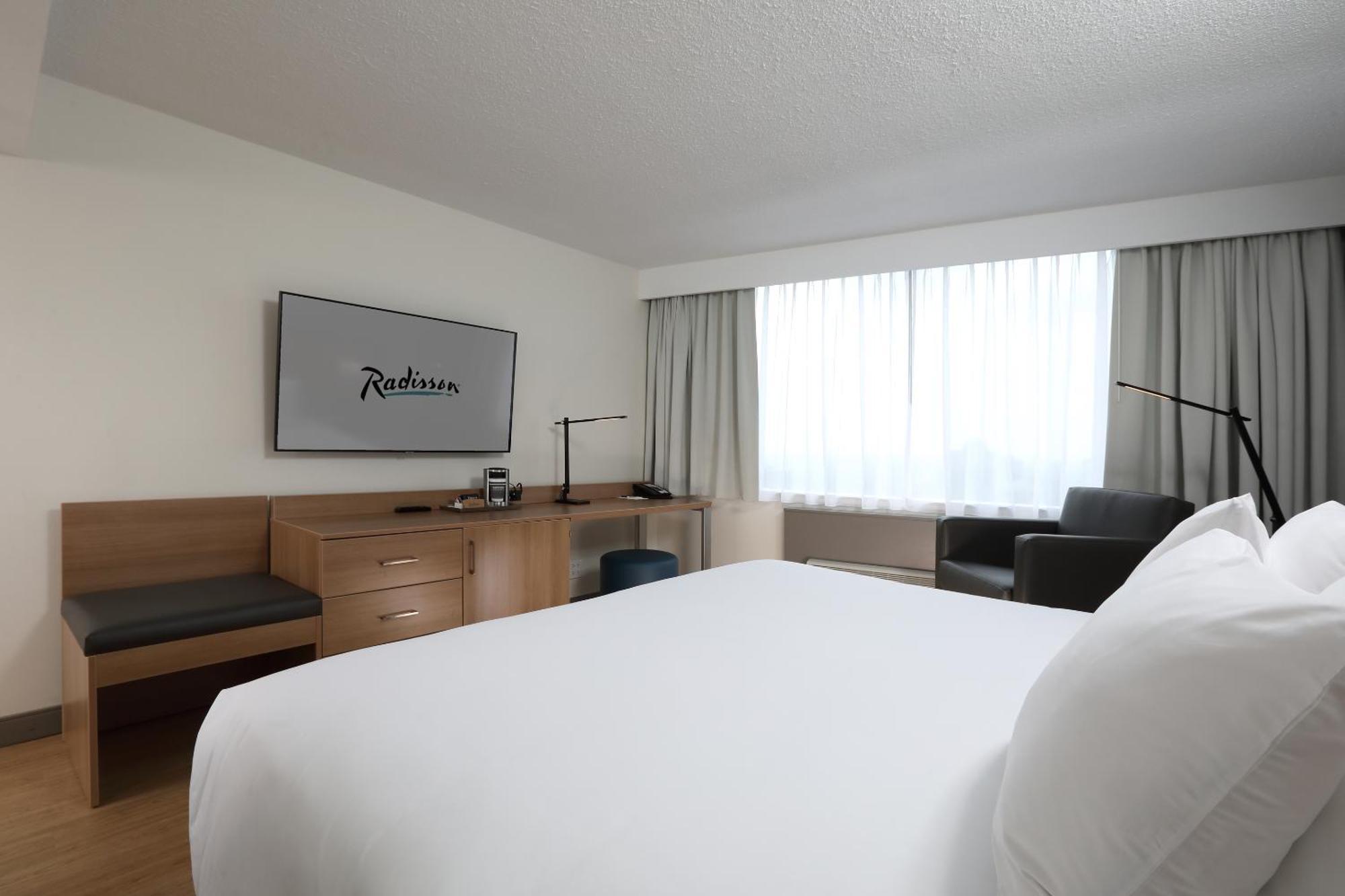 Radisson Hotel Winnipeg Downtown Exterior photo
